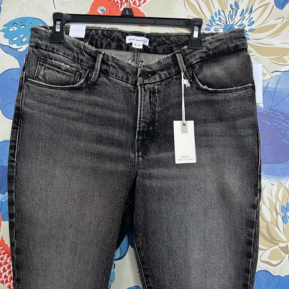 Good American Jeans - Picture 3 of 13